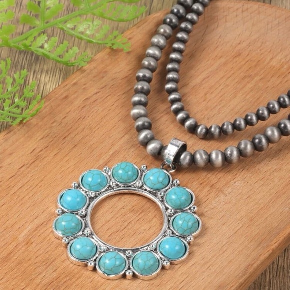 Turquoise Round Pendant Beaded Necklace NWT - Picture 6 of 6